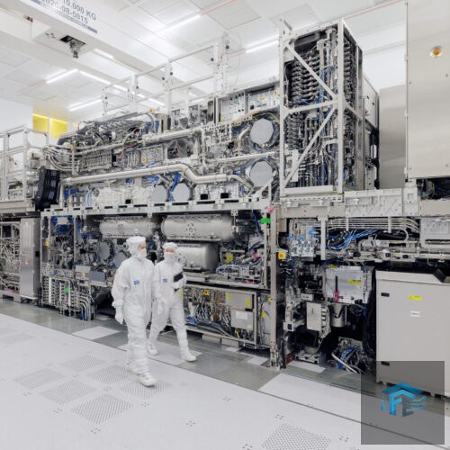 Top chipmakers embrace ASML's $400M machines, agree to crucial chipmaking change