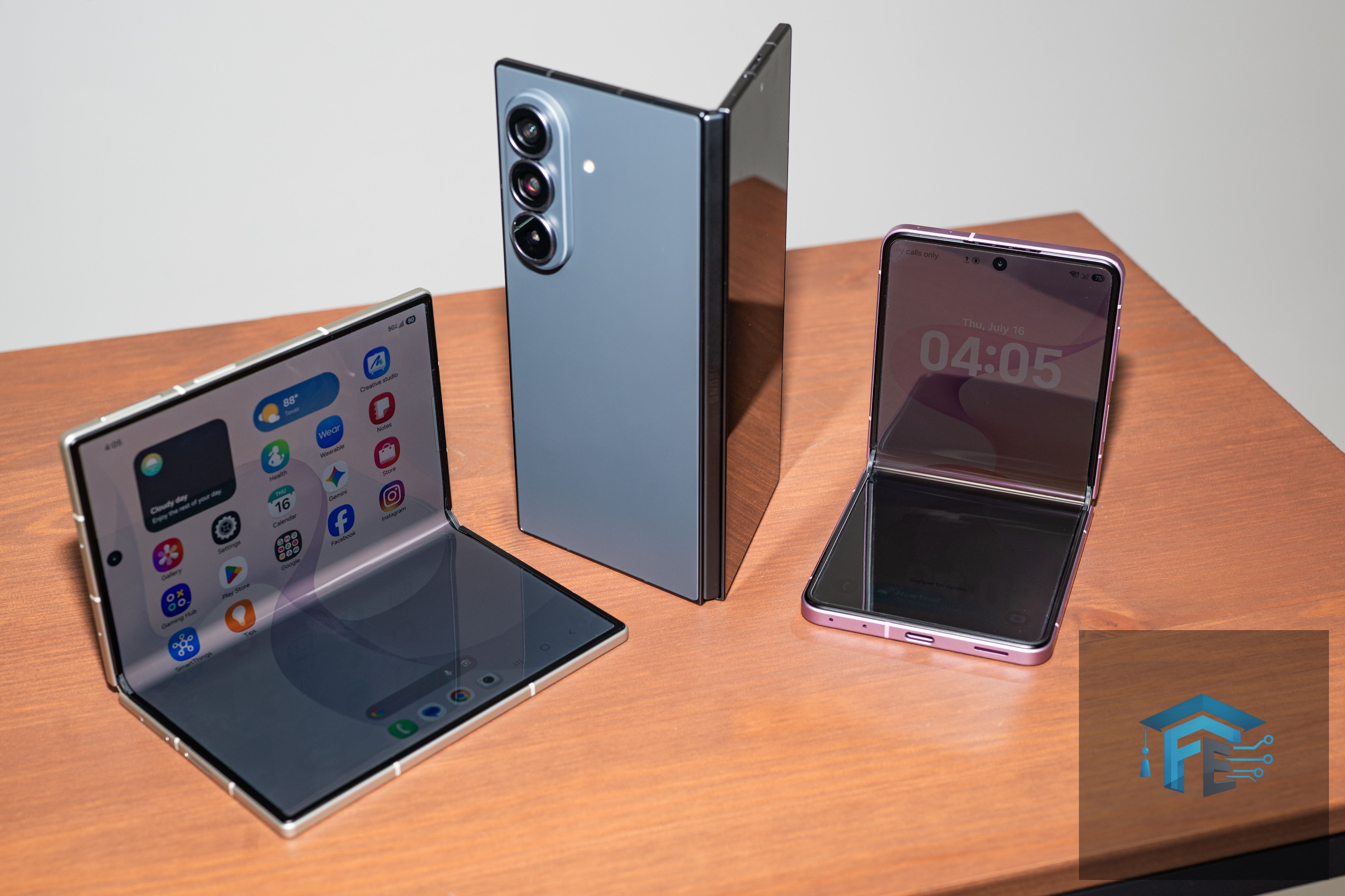 Here's Samsung's Advice for Apple and Its Upcoming Folding iPhone