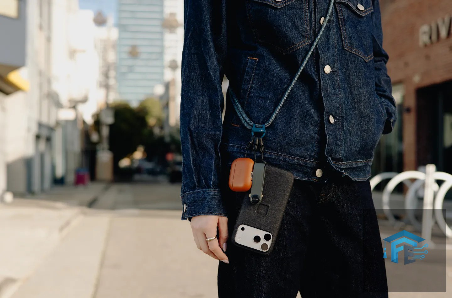 Crossbody phone straps: A growing trend for carrying your phone